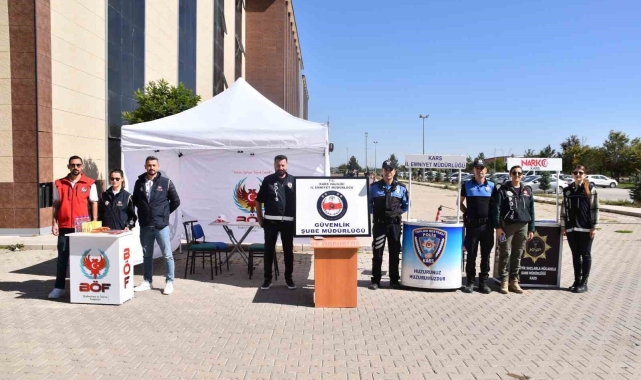 Kars'ta polis üniversite öğrencilerini bilgilendiriyor