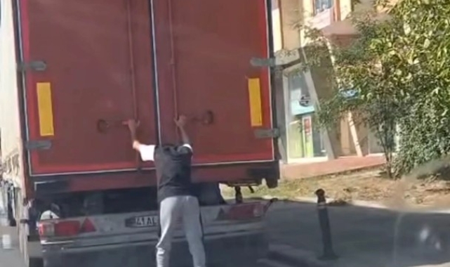 Kartal'da patenli gencin tehlikeli yolcuğu kamerada