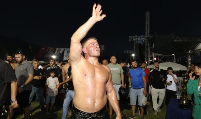 Kaş Güreşleri'nin Başpehlivanı İsmail Balaban oldu