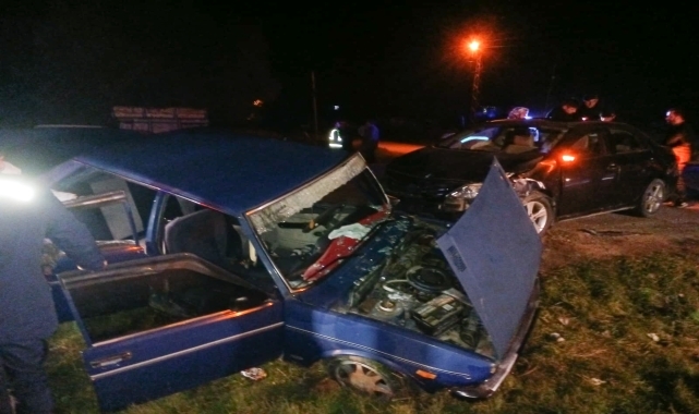 Kastamonu'da iki otomobilin çarpışması sonucu 10 kişi yaralandı