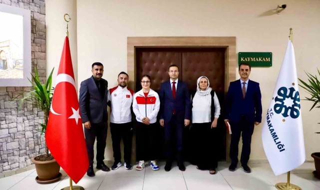 Kaymakam Baycar, Avrupa Şampiyonu milli sporcuyu ödüllendirdi
