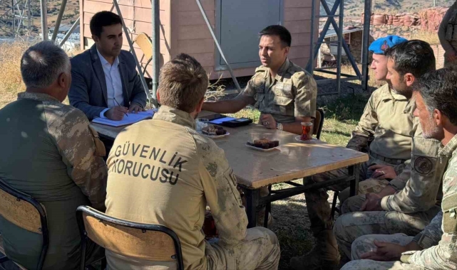 Kaymakam Çelik, Çeliktepe üs bölgesinde Mehmetçik ile bir araya geldi