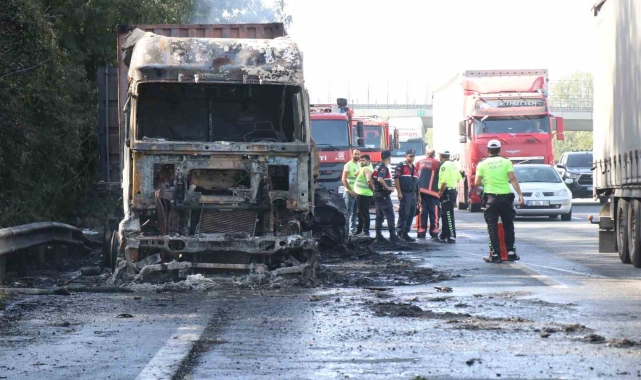 Kazada alev topuna dönen tırda ağır yaralanan sürücü 15 gün sonra hayatını kaybetti