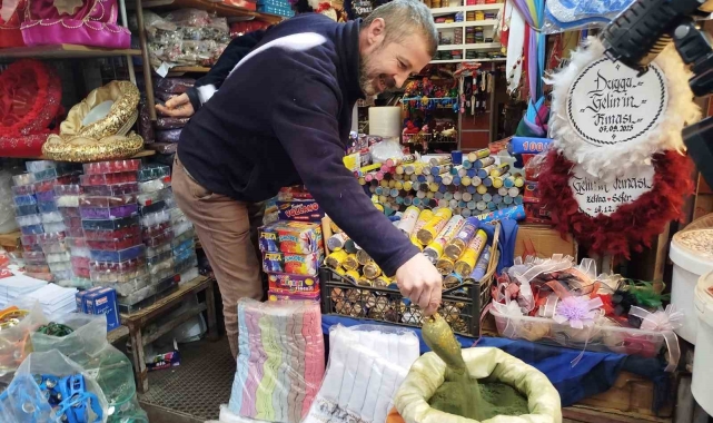 Kemeraltı esnafından teröristbaşının cenazesi için bir çuval kına