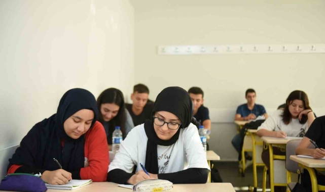 Kepez'den öğrencilere YKS'ye hazırlık desteği