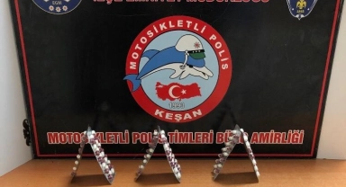 Keşan'da araçta yapılan kontrolde 182 sentetik ecza ele geçirildi
