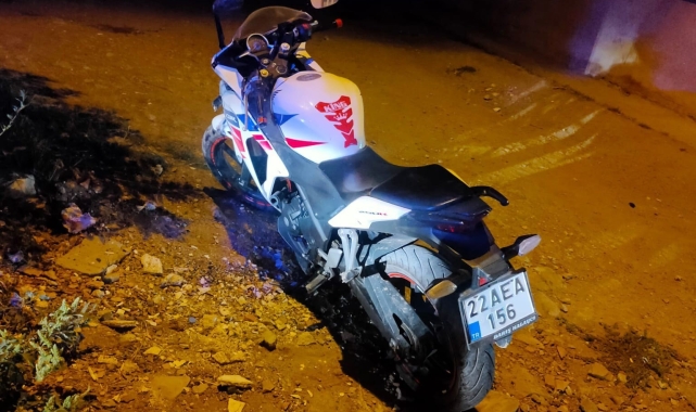Keşan'da devrilen motosiklette 2 kişi yaralandı