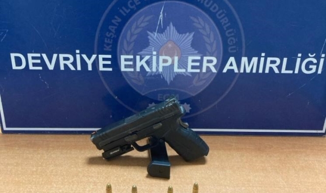 Keşan'da polisin durdurduğu şüpheliden tabanca ele geçirildi