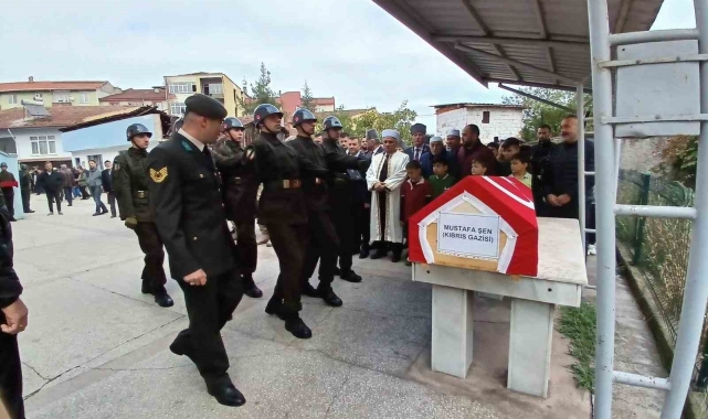 Kıbrıs gazisi toprağa verildi