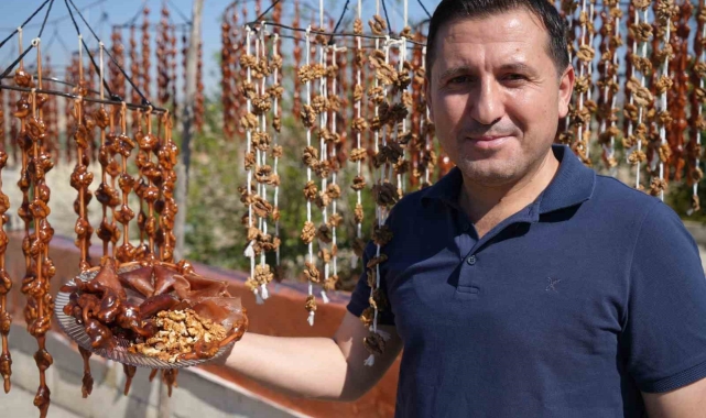 Kilis'te kışın vazgeçilmez lezzeti cevizli sucuk mesaisi başladı