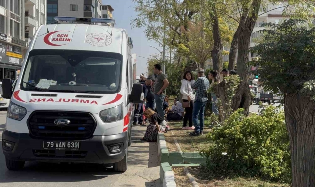 Kilis'te motosiklet yayalara çarptı: 3 yaralı