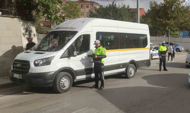 Kırıkkale'de polis ekipleri okul çevrelerinde denetimlerini sürdürüyor