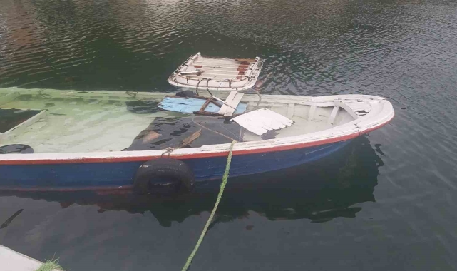 Kırklareli'nde ağlara takılan fazla balık tekneyi batırdı
