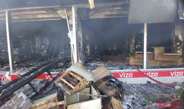 Kırklareli'nde mobilya mağazasında çıkan yangın kontrol altına alındı