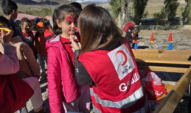 Kızılay&#039;dan miniklere sürpriz