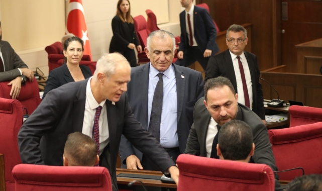 KKTC'de meclis başkanlığı krizi: Milletvekilleri arasında arbede çıktı
