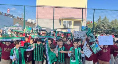 Kocaelisporlu futbolcular öğreniciler ile bir araya geldi