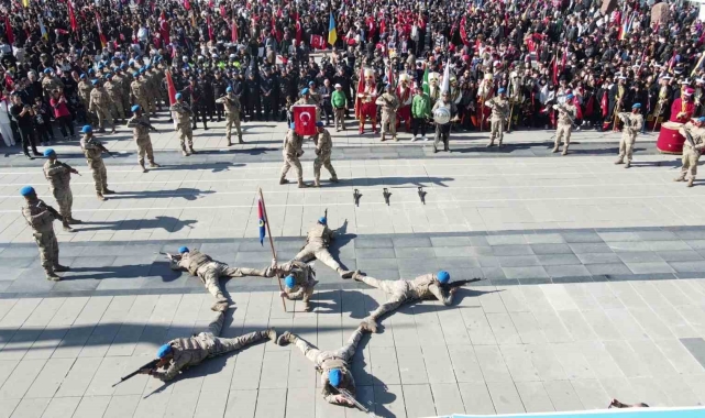 Komandolardan nefes kesen Cumhuriyet Bayramı gösteri
