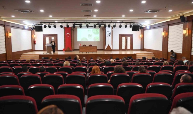 Konyaaltı&#039;nda personele yaşlılarla iletişim eğitimi verildi