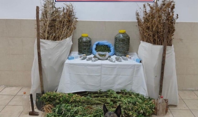 Kozluk'ta bir evde yapılan aramada 12 kilo kubar esrar yakalandı