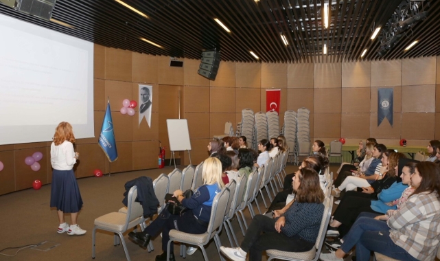 Küçükçekmece Belediyesi'nden personele 'meme kanseri' semineri