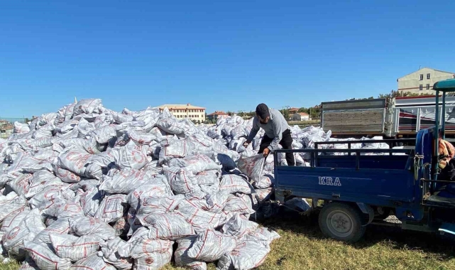 Kulu'da bin 500 aileye kömür dağıtıldı