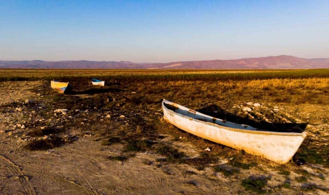Kuruyan Marmara Gölü&#039;nü kurtarmak için ilk adım atıldı