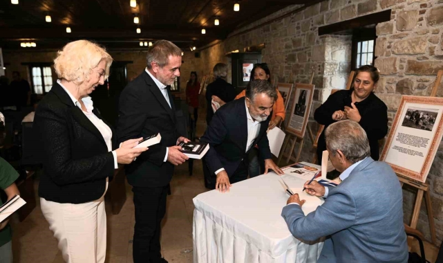 Kuşadası'nda Atatürk ile ilgili söyleşi düzenlendi