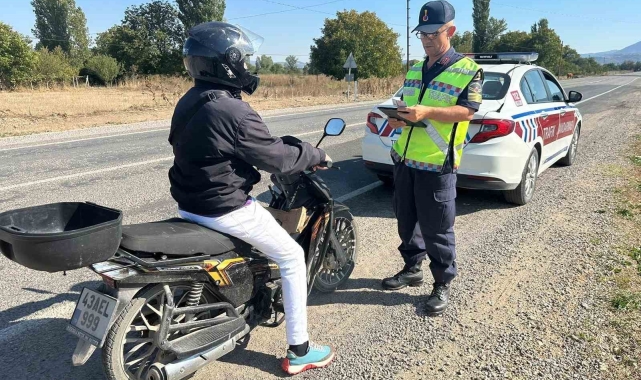 Kütahya'da Jandarma Trafik ve Asayiş Timlerinden motosiklet ve motorlu bisiklet denetimi