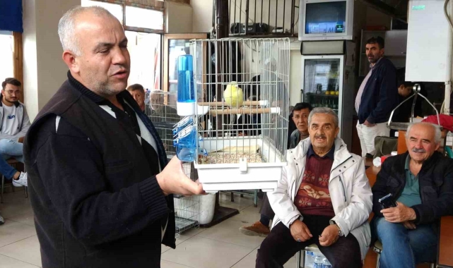 Kütahya'da kuş meraklıları mezatta buluşuyor