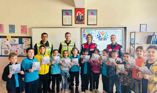 Kütahya'da öğrencilere trafik güvenliği ve suçtan korunma yöntemleri semineri