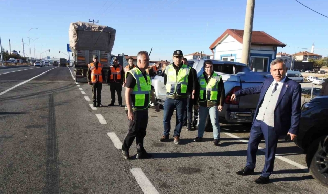 Kütahya'da orman emvali yüklü araçlara mobil denetim