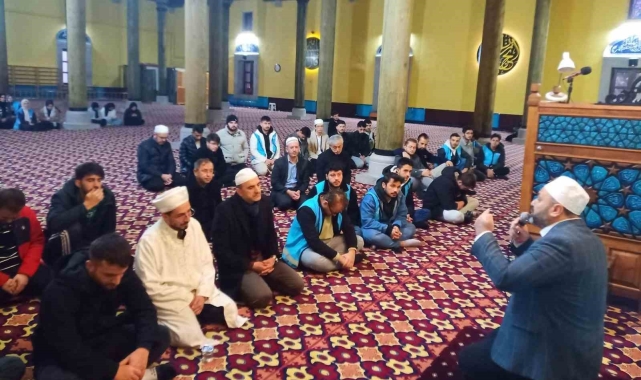 Kütahya'da üniversite öğrencileri sabah namazında buluştu