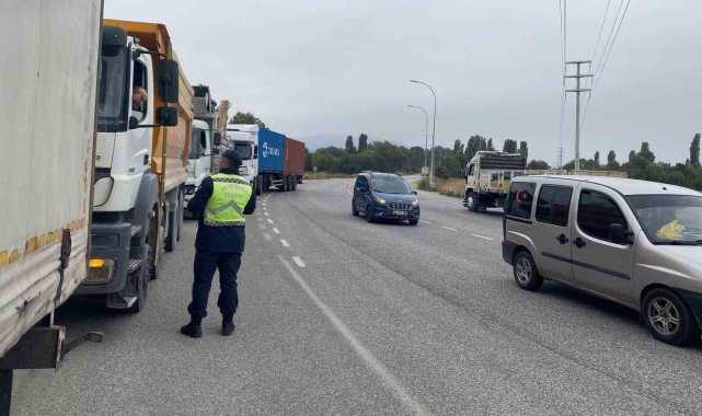 Kütahya'da yük ve yolcu taşımacılığı yapan araçlar ile sürücüler denetlendi