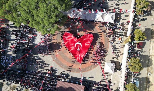 Kuyucak'ta Cumhuriyet coşkusu meydanlara sığmadı