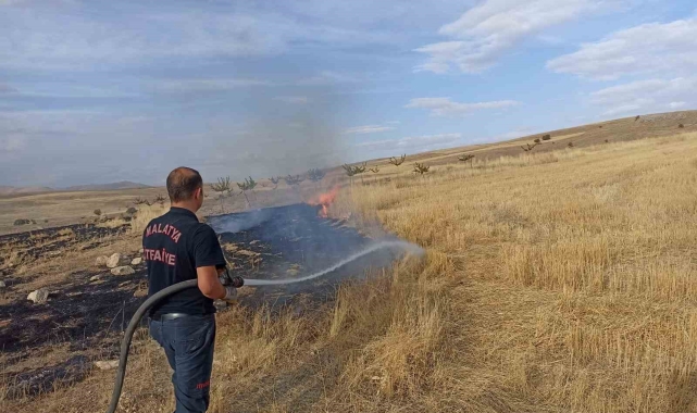 Malatya'da 2 bin 500 dekar alanda etkili olan anız yangını söndürüldü