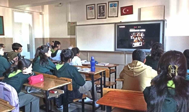 Malatya'da "Dersimiz Cumhuriyete Doğru" filmi öğrencilere gösterildi
