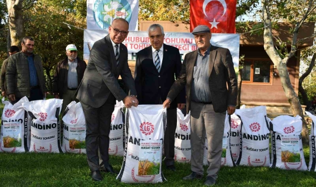 Manisa Büyükşehir'in tohum desteği devam ediyor