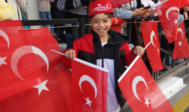 Manisa'da cumhuriyetin 101. yıl coşkusu tüm kenti sardı