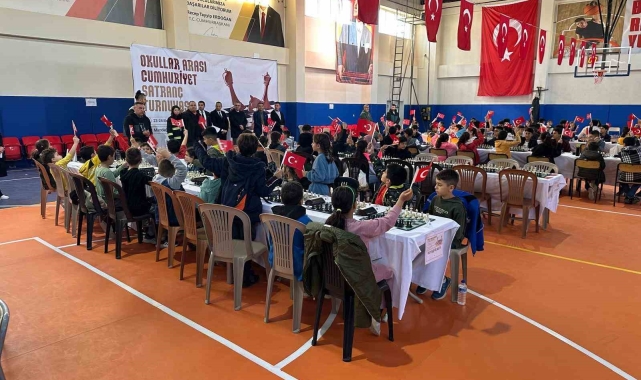 Mardin'de Cumhuriyet Satranç Turnuvasına start verildi