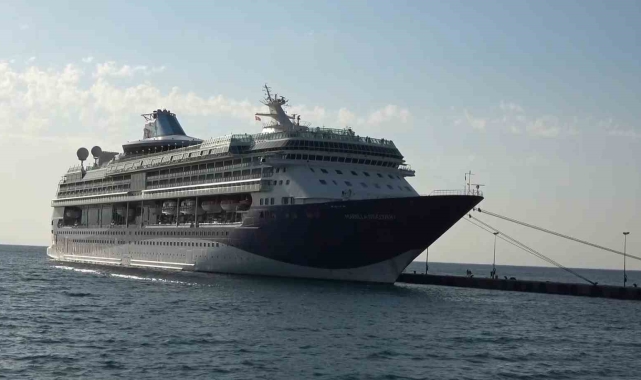 Marella Discovery, bin 772 turistle Alanya Limanı'na demirledi