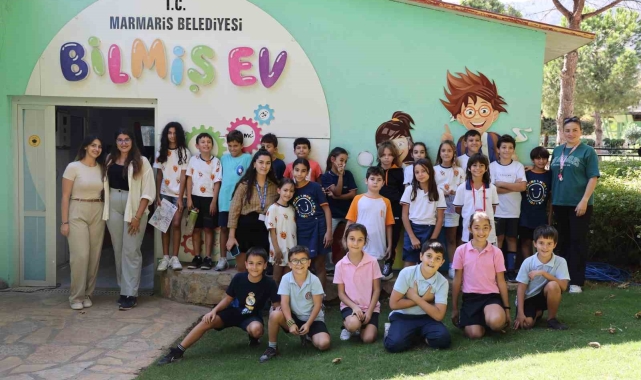 Marmaris'te öğrenciler uzayı keşfetti