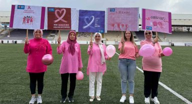 Meme kanseri farkındalığına pembe yürüyüş