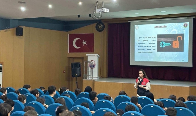 Mersin'de jandarmadan öğrencilere siber farkındalık eğitimi