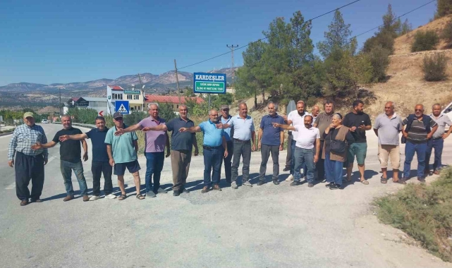 Mersin'de mahalle sakinleri kapatılan kavşağın yeniden açılmasını istiyor