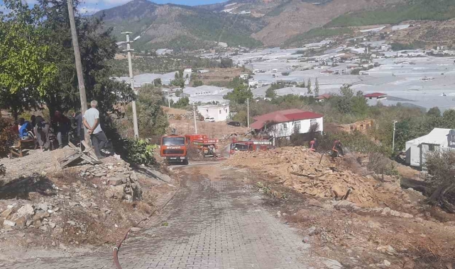 Mersin'de zeytinlik alanda yangın