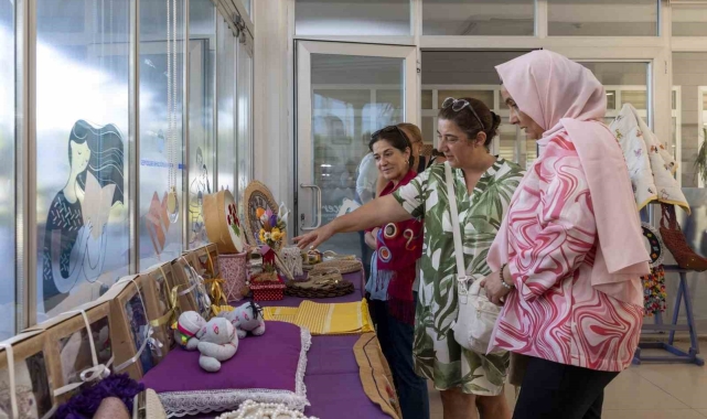 Mersinli kadınlar el emeği göz nuru eserlerini sergilediler