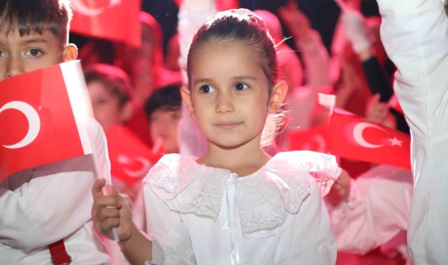 Minikler, Cumhuriyet'in 101. yıl dönümünü kutladı