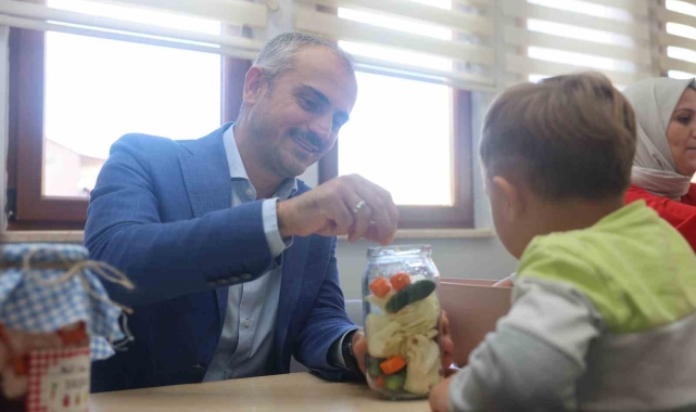 Minikler turşu kurdu