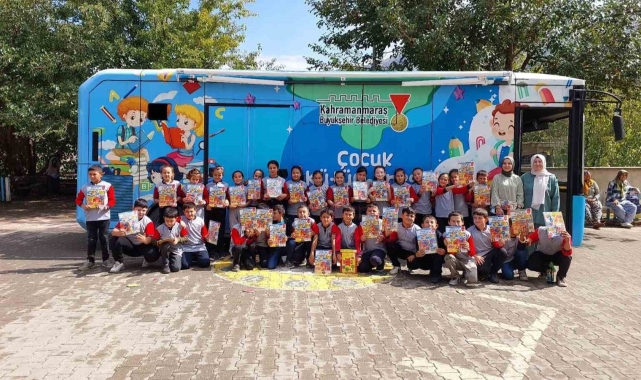 Mobil Kütüphane, yeni eğitim yılında öğrencilerle buluştu